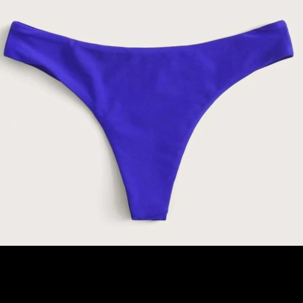 Bikini! - Picture 2 of 5